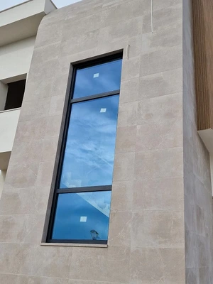 instalación eficiente de ventanas inteligentes de pvc