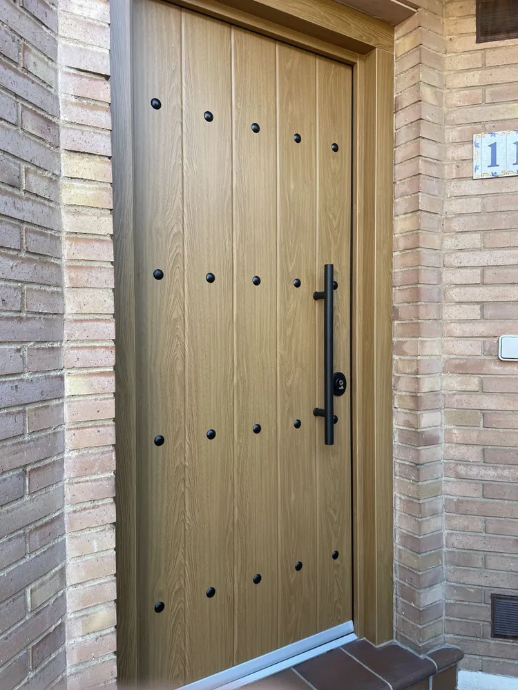puertas-de-calle-jaen-ubeda-venta (1) (1) Puertas de calle de Pvc efecto perfecto de madera